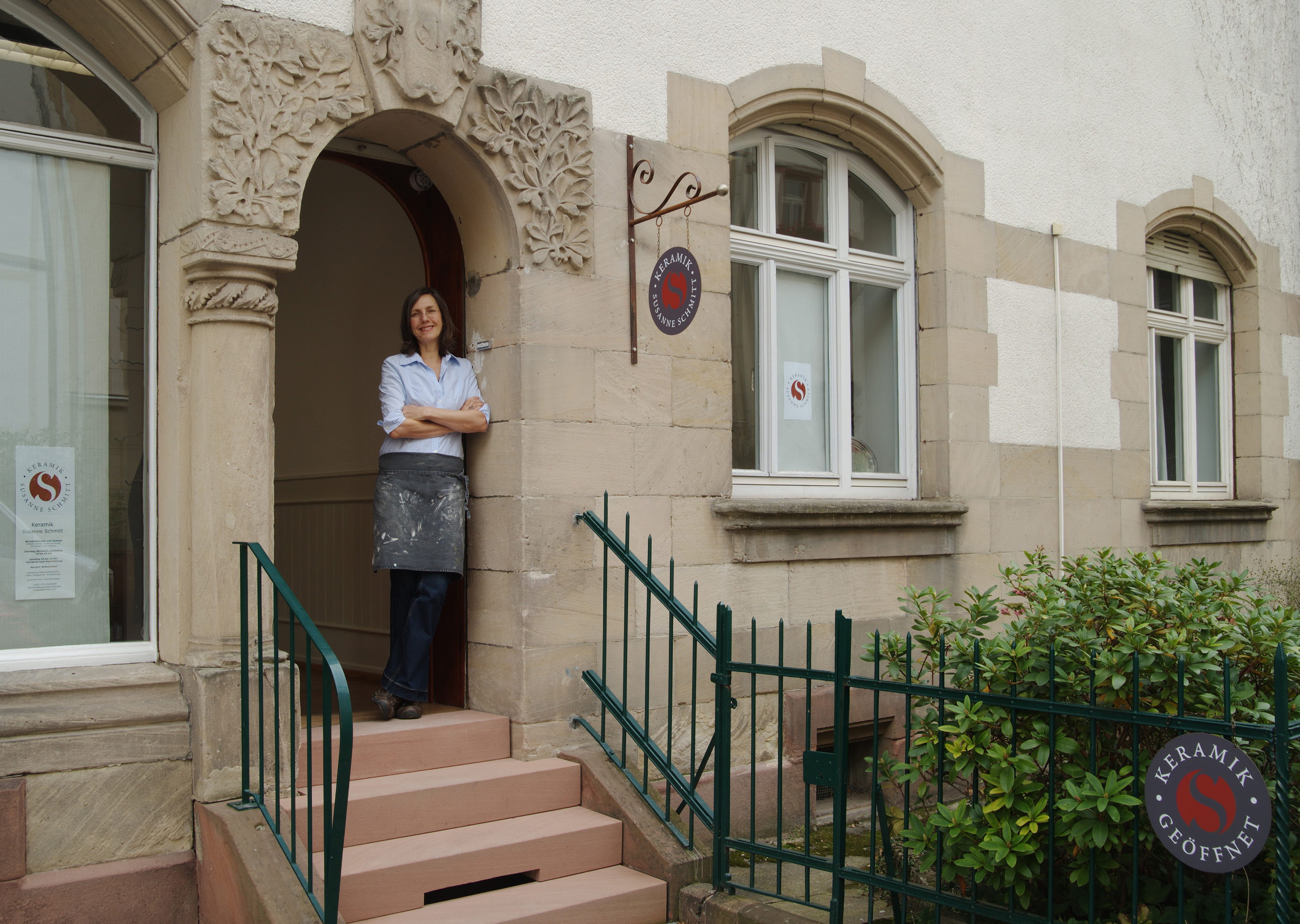 Susanne Schmitt vor ihrer Werkstatt in Heidelberg